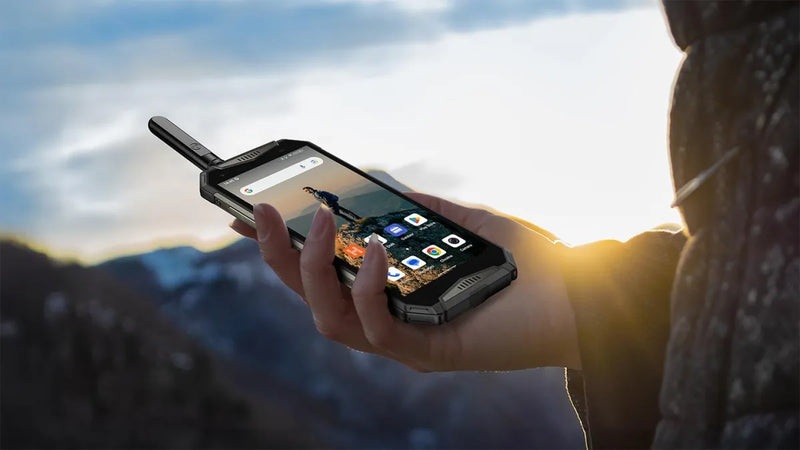 Alpine 5.6″ UHF DMR Smartphone Navigator with Hema Navigation