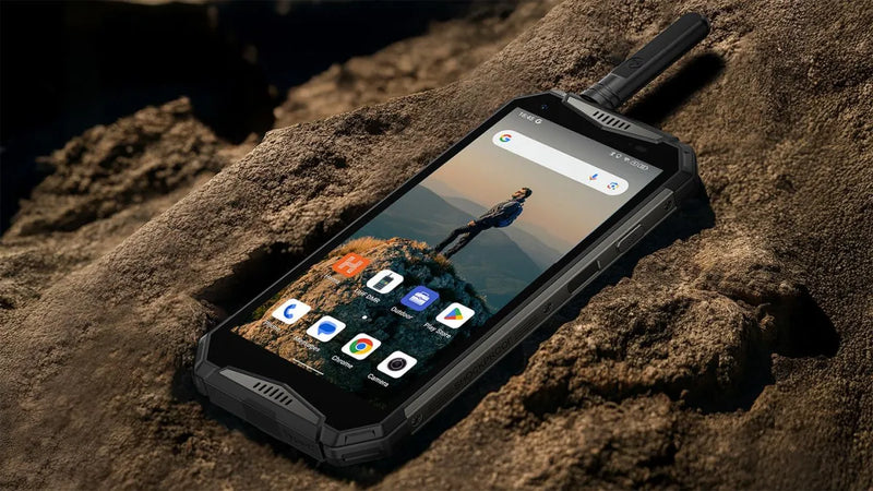 Alpine 5.6″ UHF DMR Smartphone Navigator with Hema Navigation