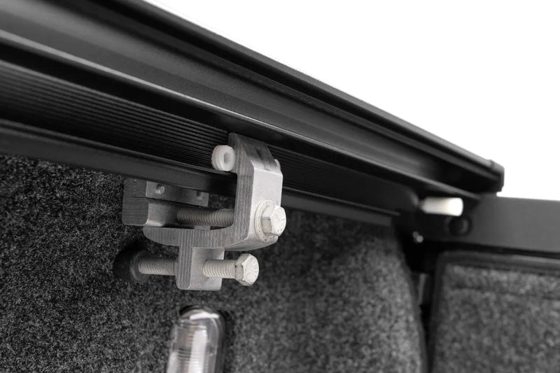 Retrax RETRAXONE XR Manual Retractable Bed Cover for RAM 1500 DT w/out Rambox