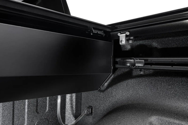 RetraxONE MX Manual Polycarbonate Retractable Bed Cover for Chevrolet / Ford / Isuzu / Mazda / Nissan / Ram / Toyota / Volkswagen - Truck