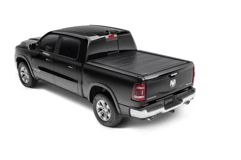 RetraxONE MX Manual Polycarbonate Retractable Bed Cover for Chevrolet / Ford / Isuzu / Mazda / Nissan / Ram / Toyota / Volkswagen - Truck