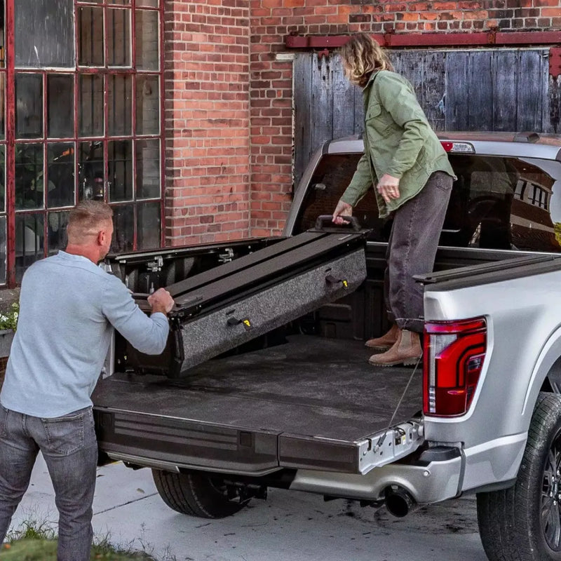 RetraxPRO EZ-OFF FRC-4000 Retractable Manual Tonneau Cover | Ford F-250 6'9" | 2023+